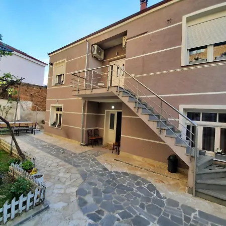 Amelia's Guest house Korce